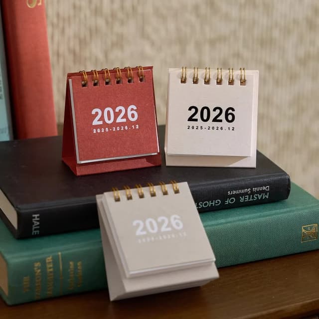 Mini calendario de escritorio simple 2026: calendario creativo encuadernado en espiral para decoración de escritorio y papelería de oficina